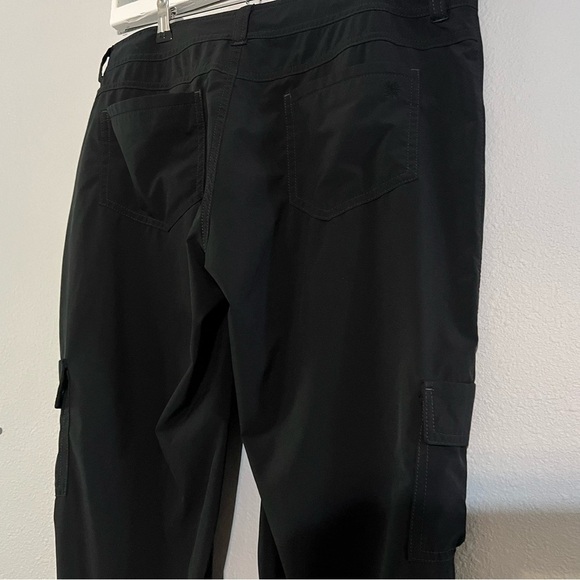 Athleta Black Capri Mid Rise Dipper Cargo Adjustable Pants size 12T Women’s - Picture 5 of 7